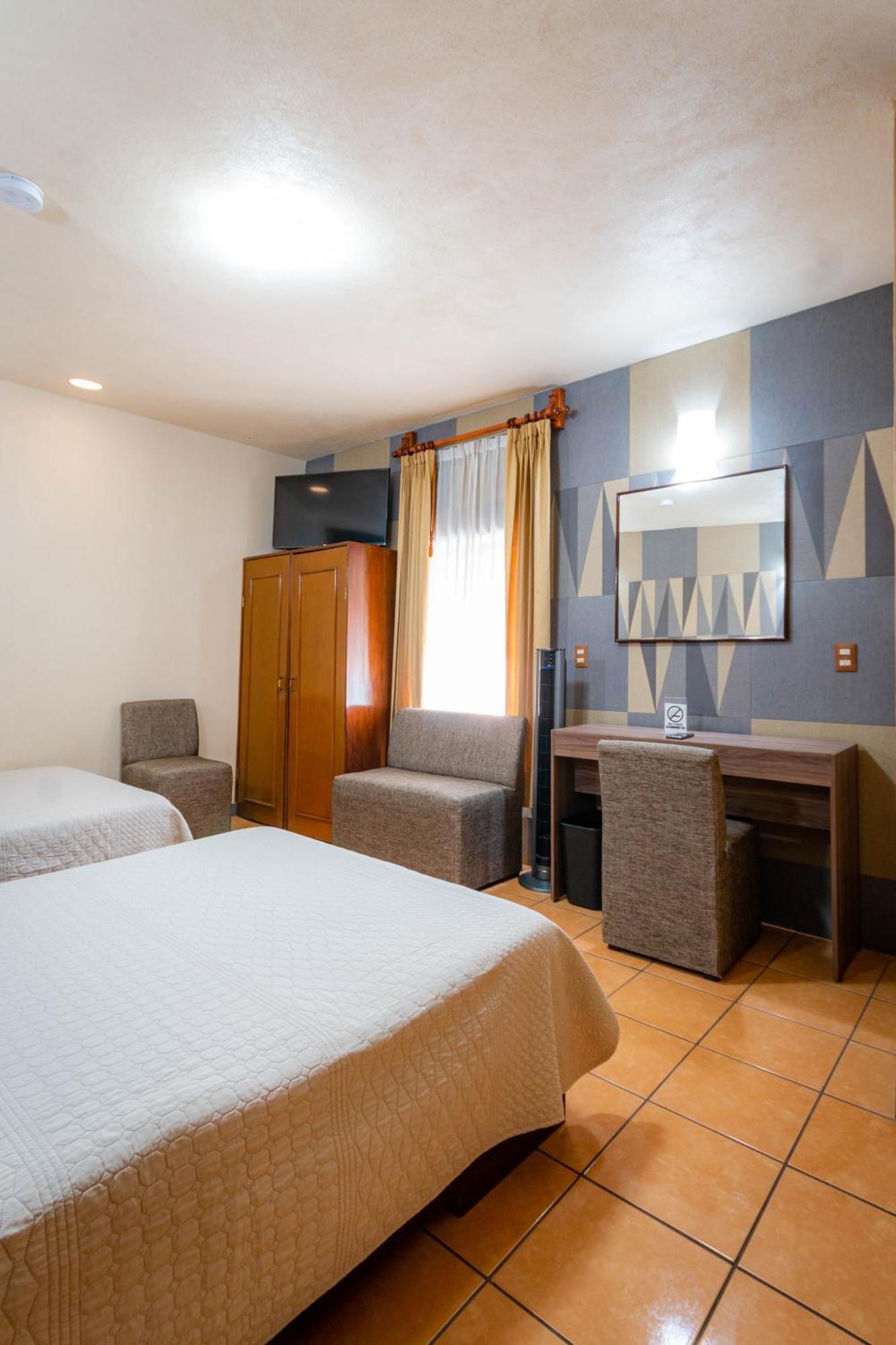Hotel Estefania Морелия Экстерьер фото