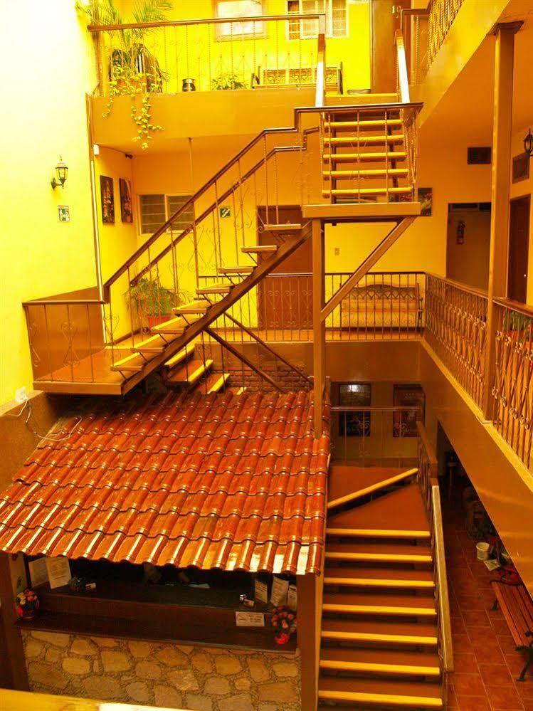 Hotel Estefania Морелия Экстерьер фото
